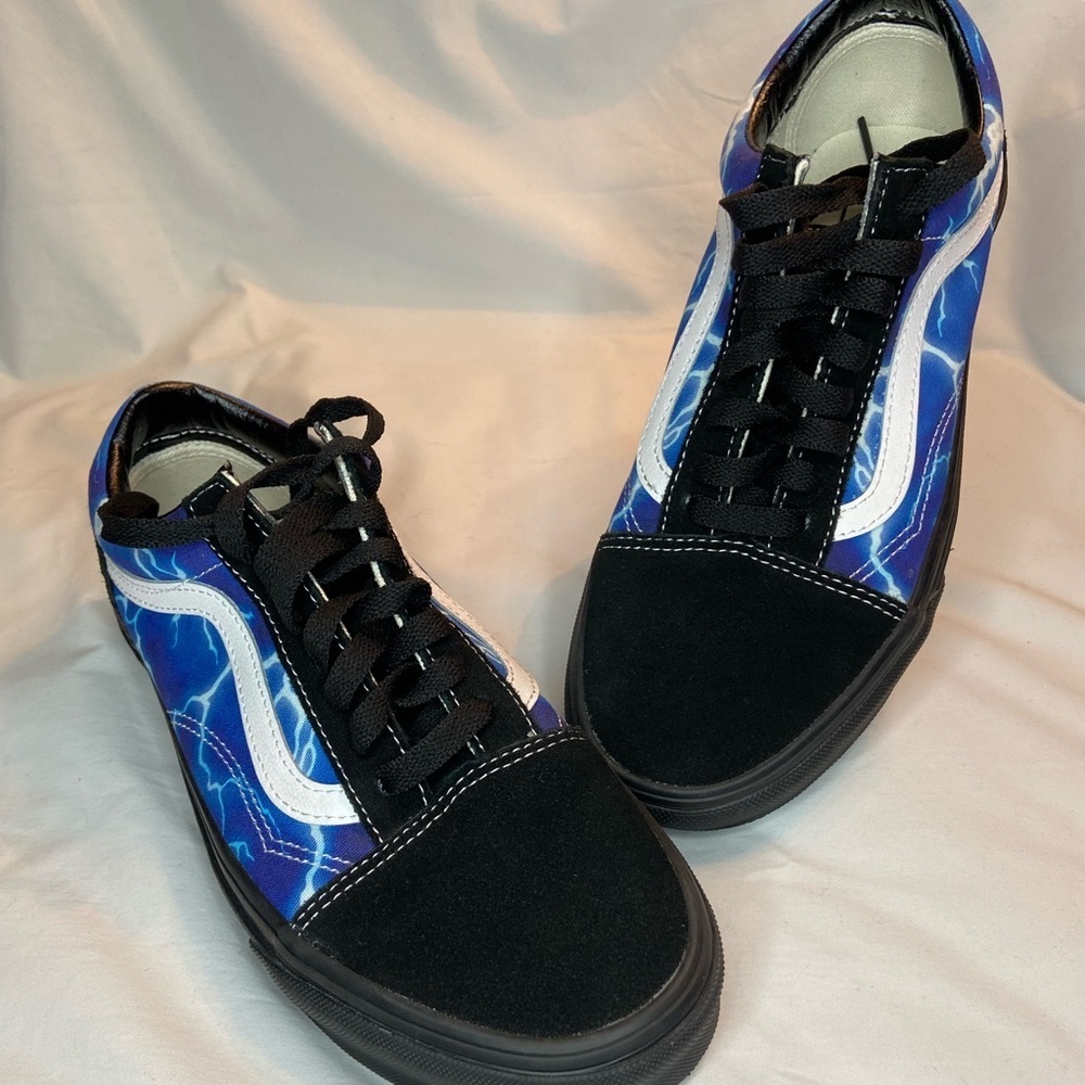 Like New Classic Suede Vans W/Lightning Bolts